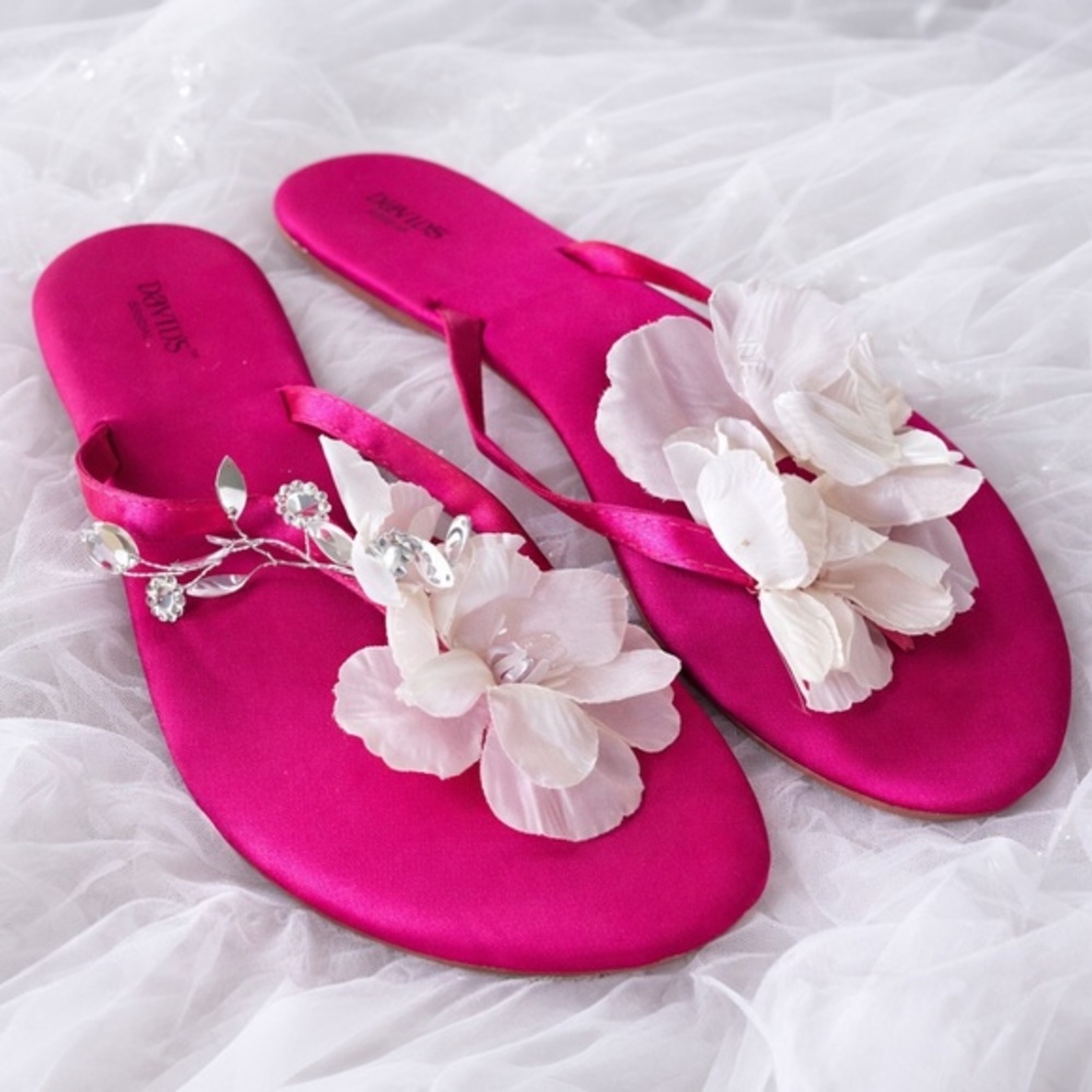 David’s Bridal Fuchsia Satin Floral Flip Flop Sandals Pink Bridal Size 7